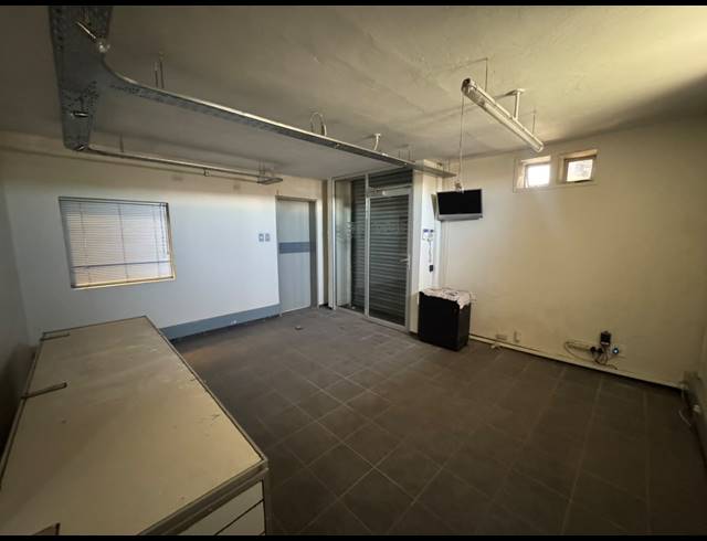 1,625M² WAREHOUSE FOR SALE IN RAND LEASE